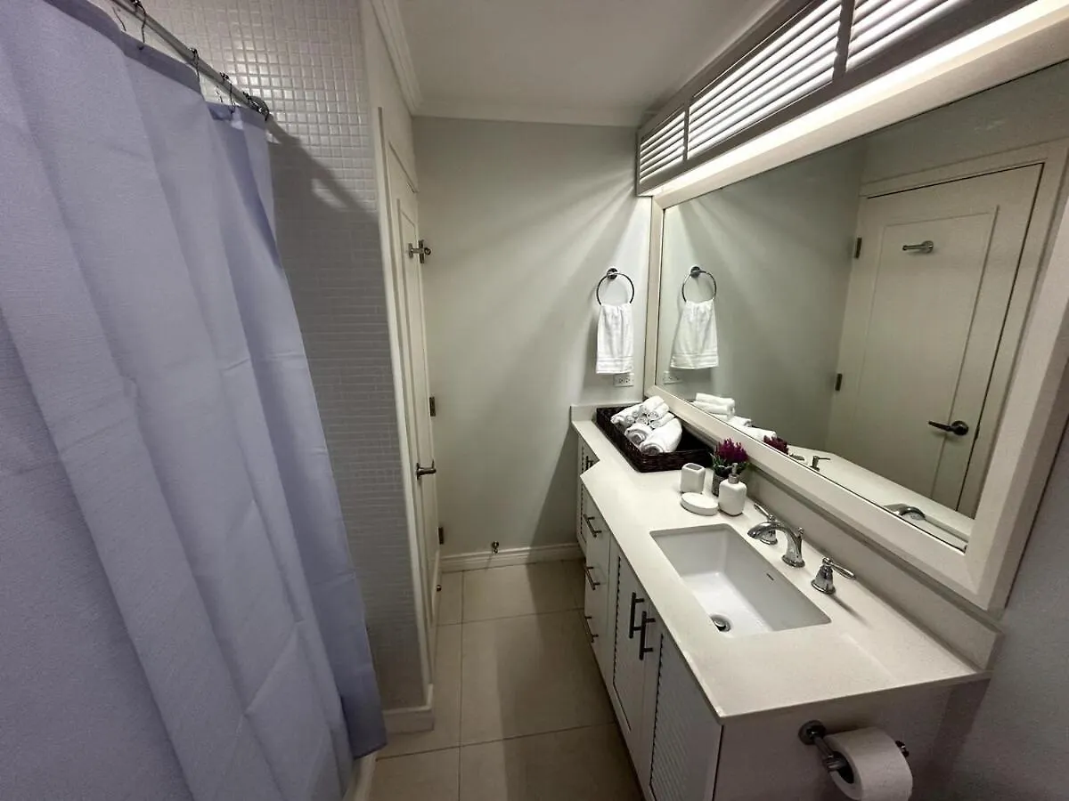 The Sunshine 3 Bedroom Villa With Pool & Gym Richmond