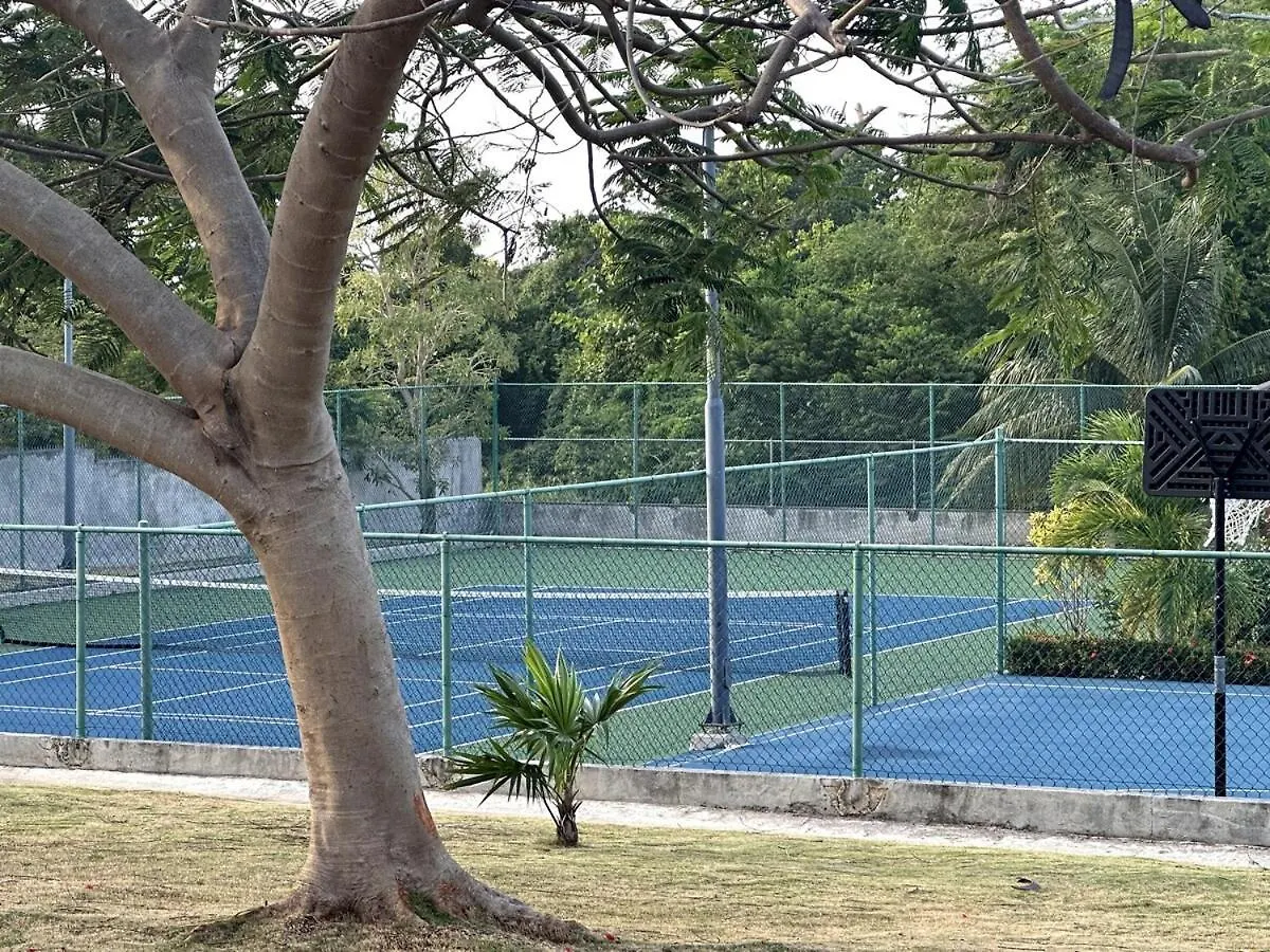 The Sunshine 3 Bedroom Villa With Pool & Gym Richmond 0*,  Jamaica