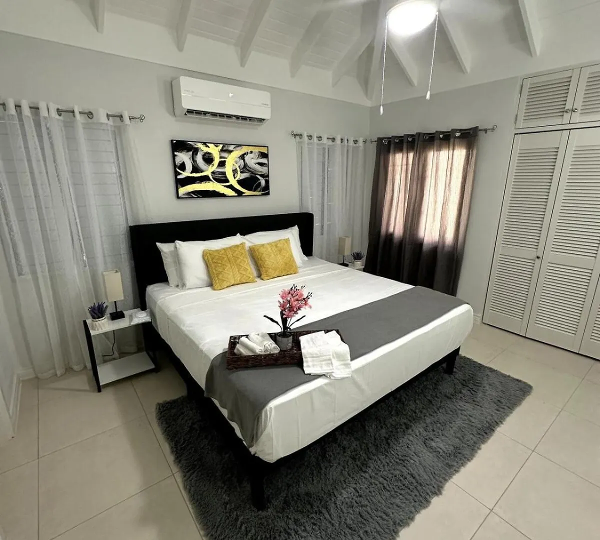The Sunshine 3 Bedroom Villa With Pool & Gym Richmond